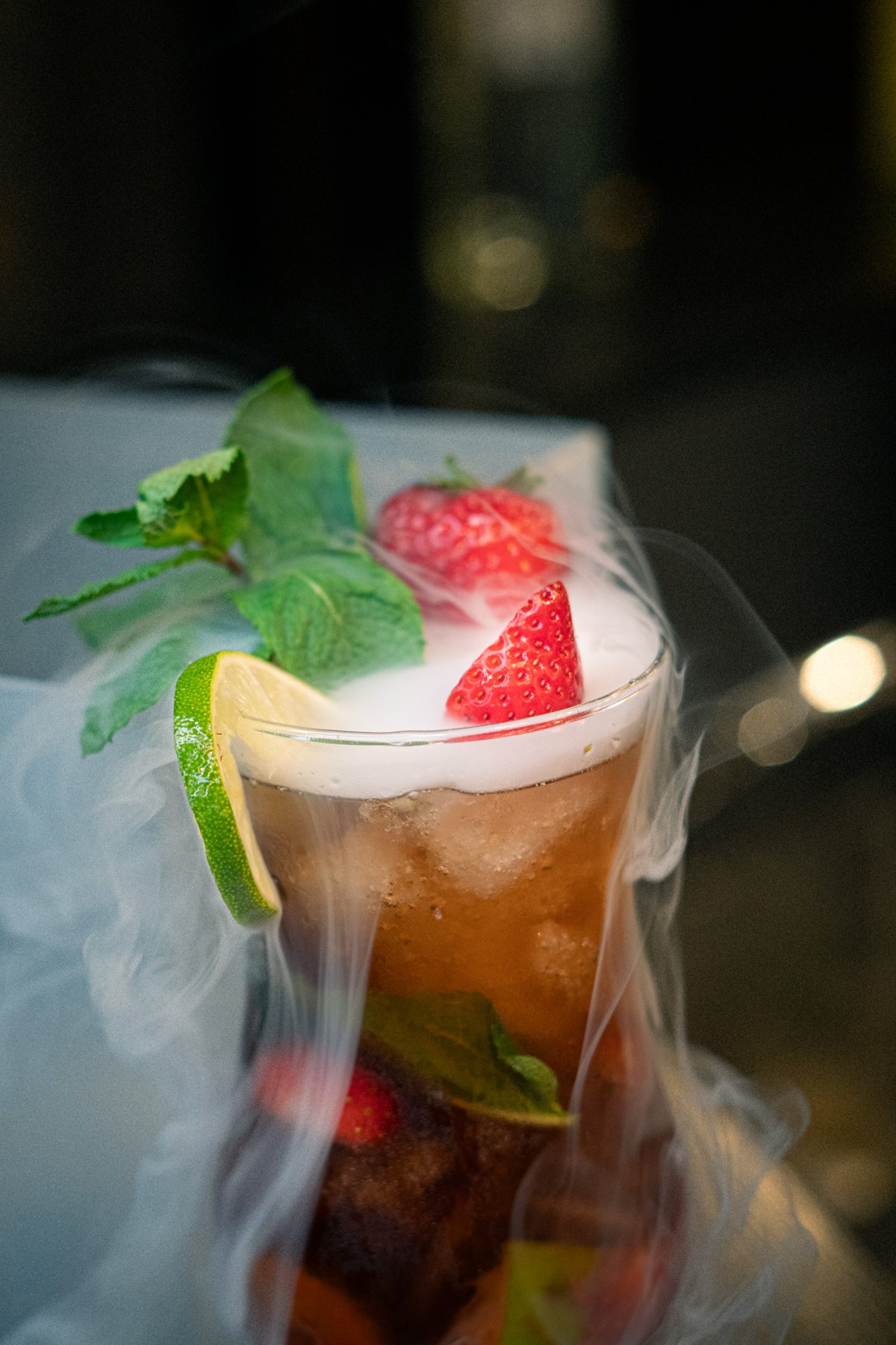 Erdbeer-Cocktail mit Trockeneis